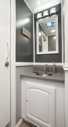 14 3 stall gray spa women c 265