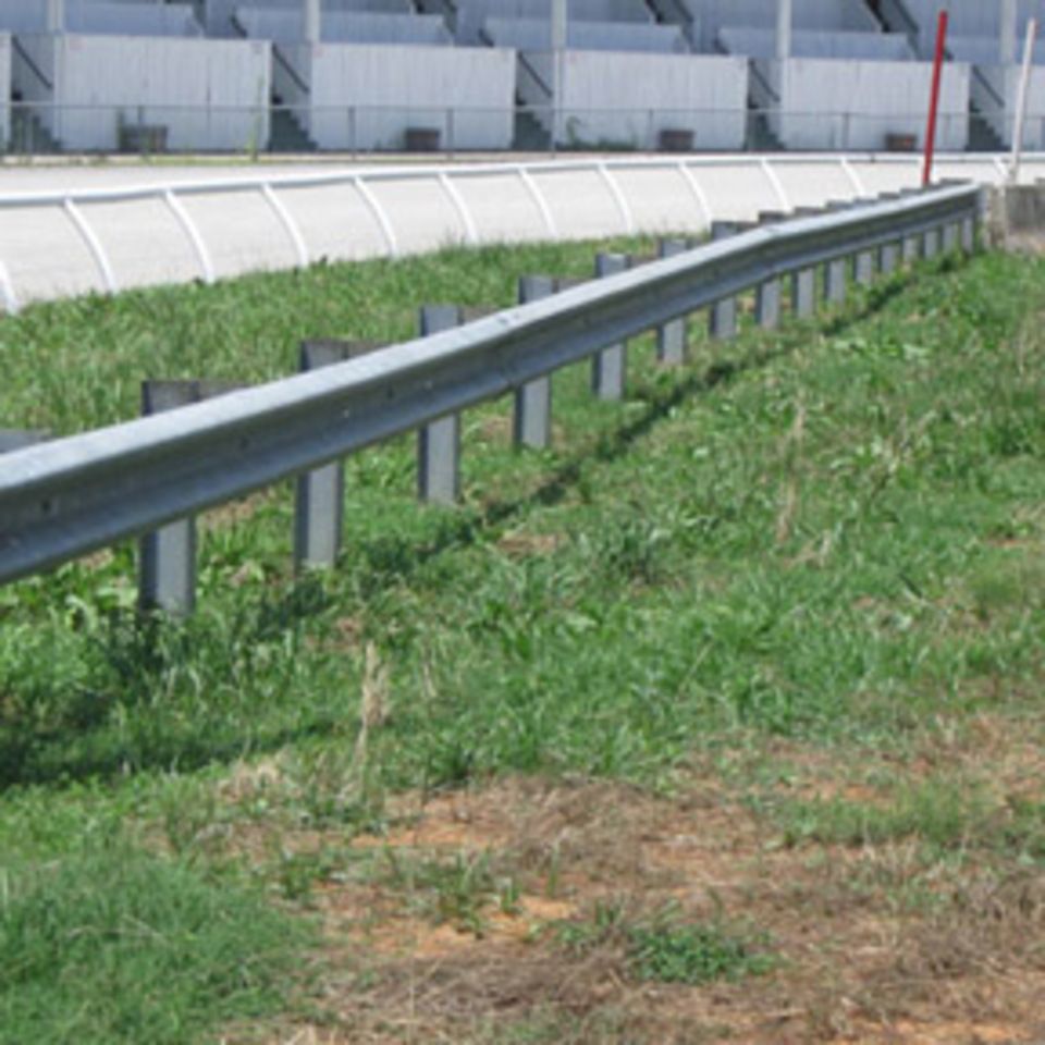 Guardrail 120150602 5606 17uwaix