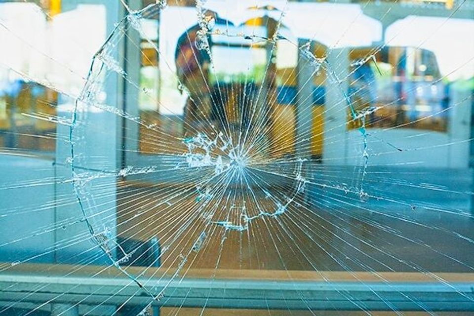 S800 broken glass