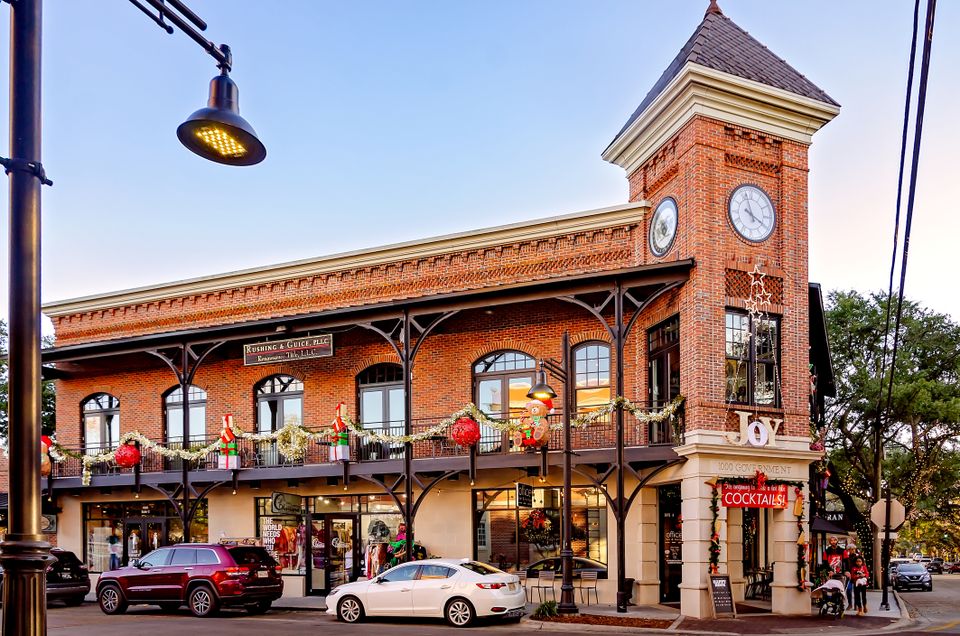 Dreamstime m 348185881