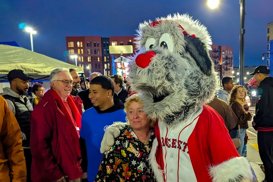 2023 kelley square tree lighting night 1