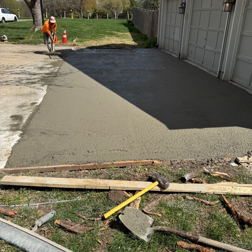 Kansas city concrete services driveway worker patriot pro exteriors 5d071f5b 0bb0 464f 98d4 1739bd11da28
