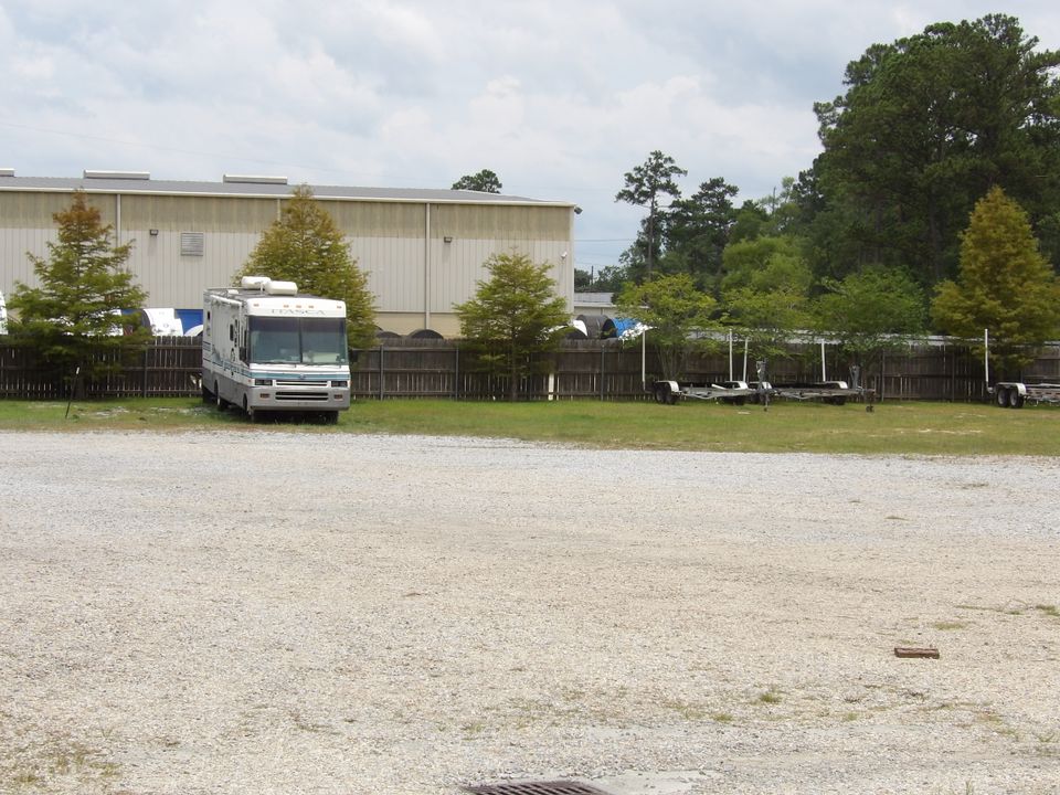 i store my 34 foot class A RV camper at storageproxl storage facility in slidell LA