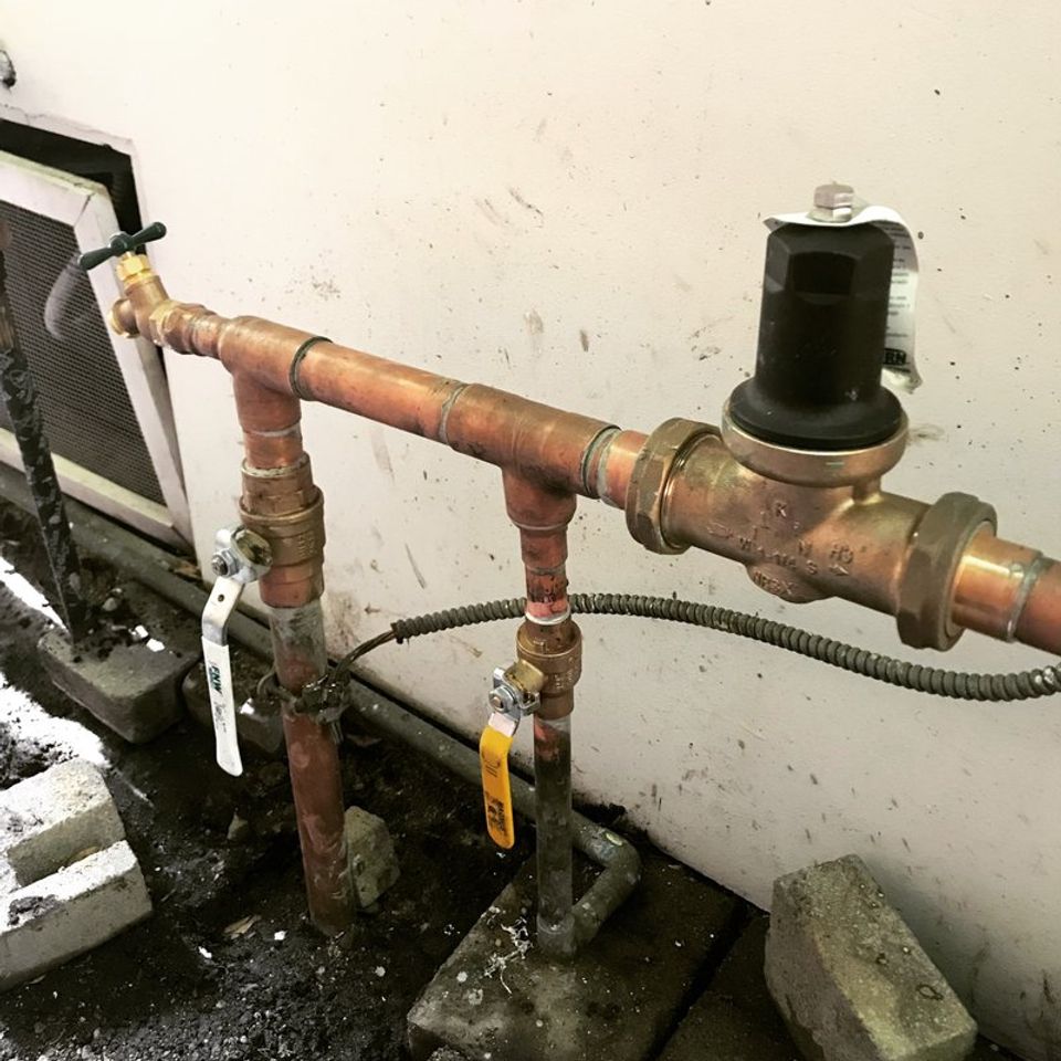 Pressure regulator and valve install