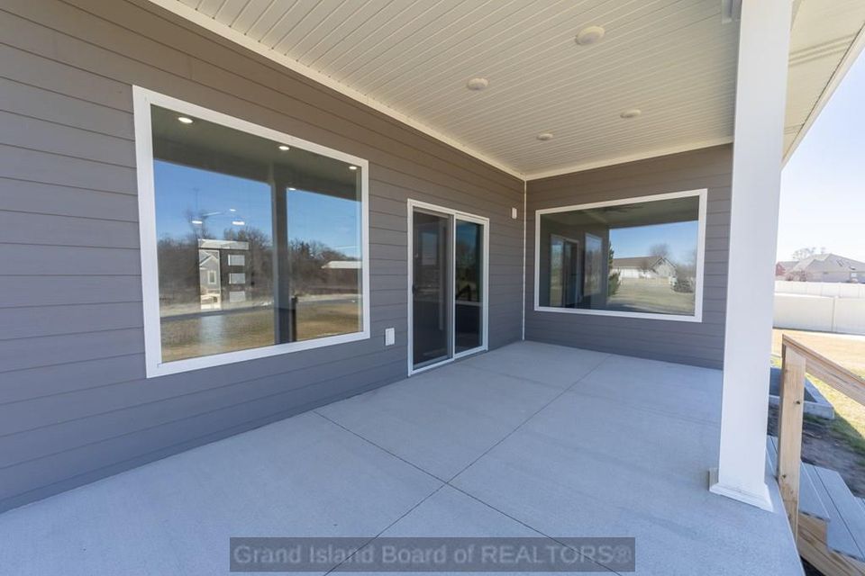 431 ponderosa grand island  ne 68803 e 4