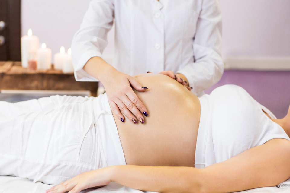 Prenatal massage 980x675