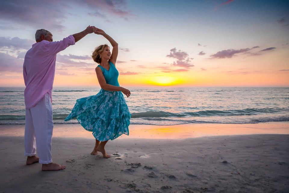 Couple dancing on beach scaledjennifer1