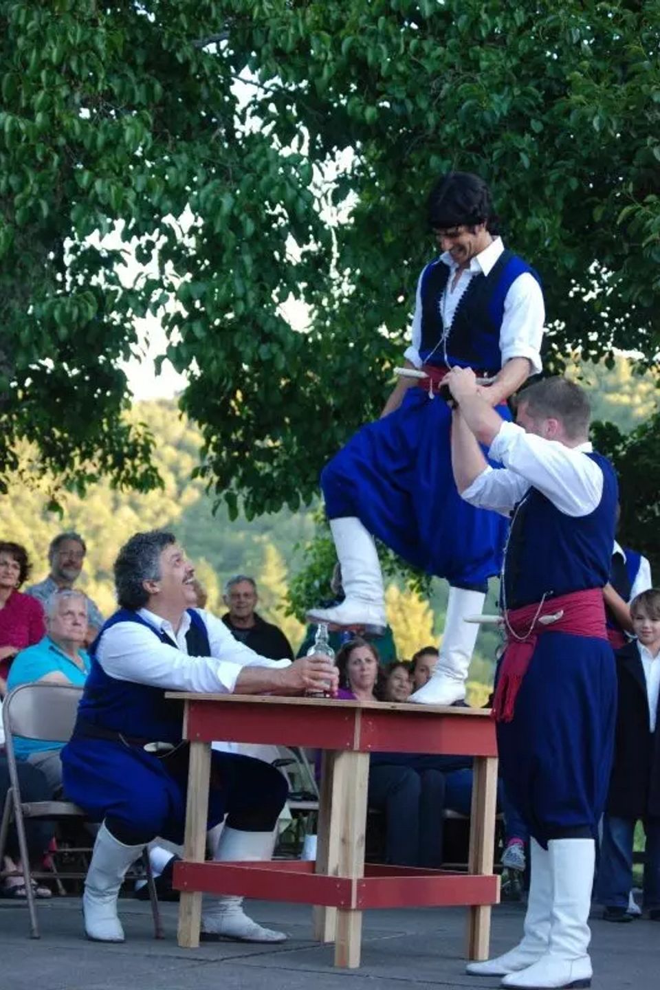 2010 marin table dance 01