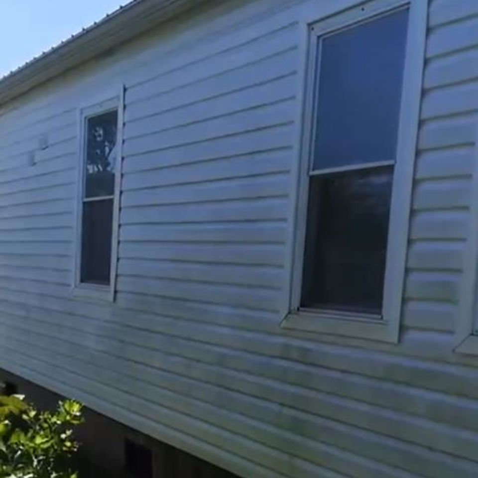 A dirty house exterior before a power wash in Panama City Beach, FL