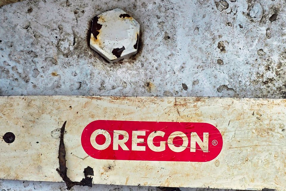 Oregon professional chainsaw bar and chain used by Economy Tree Service in Roseville CA