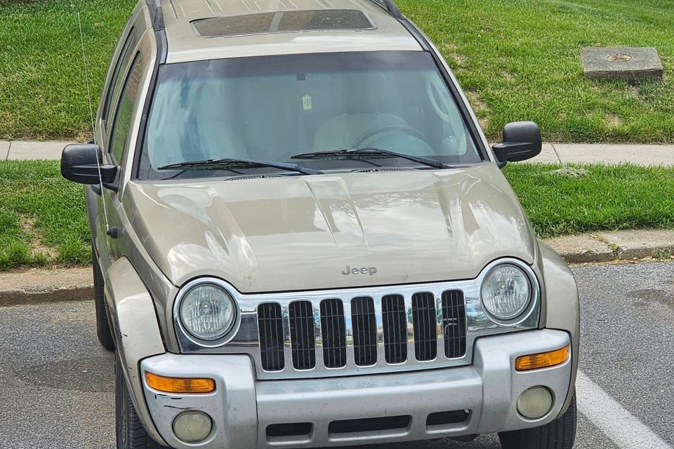 Old jeep cherokee