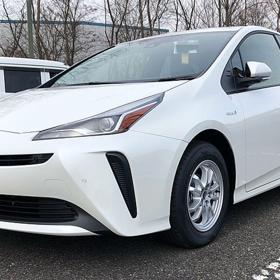 800px 2019 toyota prius zvw50r 1.8 hybrid liftback 2018 12 19 01