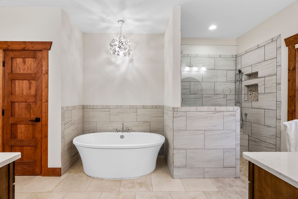 Luxe Mountain Properties, Luxe Mountain Properties of North Carolina, Luxe Mountain Properties of NC, Luxury Mountain Properties Near Me, Luxury Real Estate Company Near Me, Mountain Homes, Mountain Homes Near Me, 