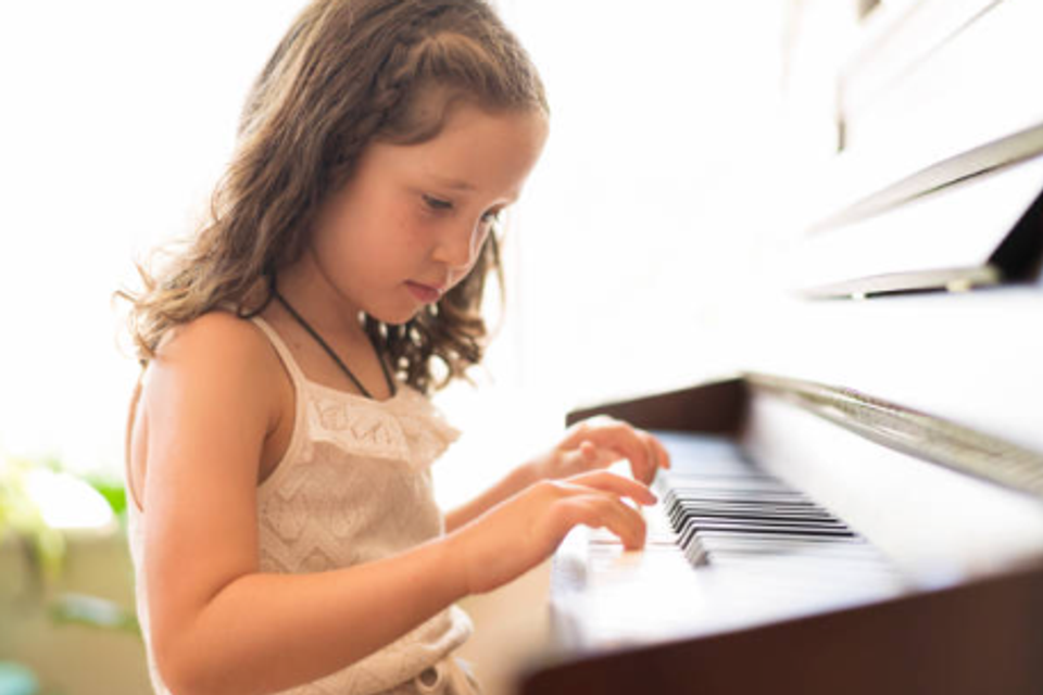 True beginner piano lessons