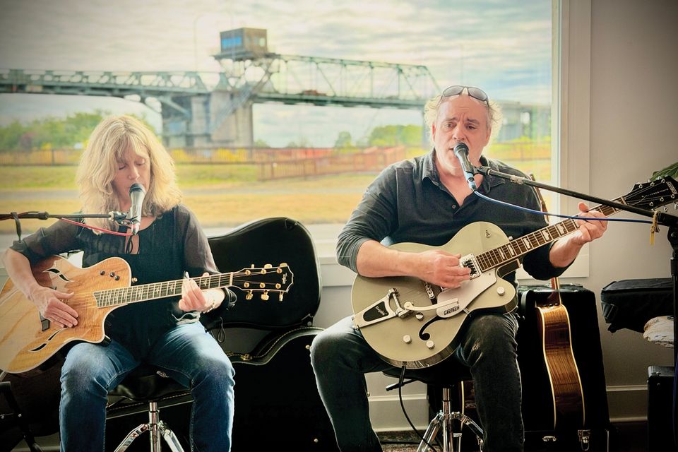 Bill sue performing painterly