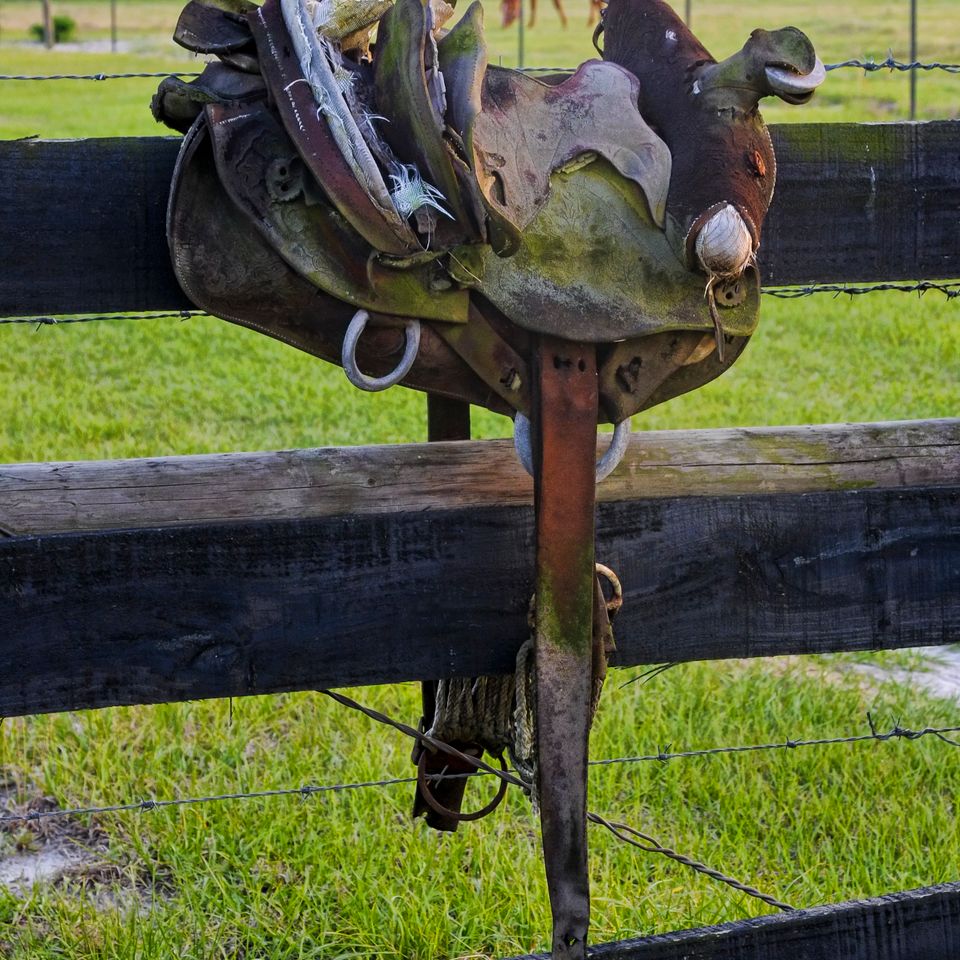 Old saddle 1