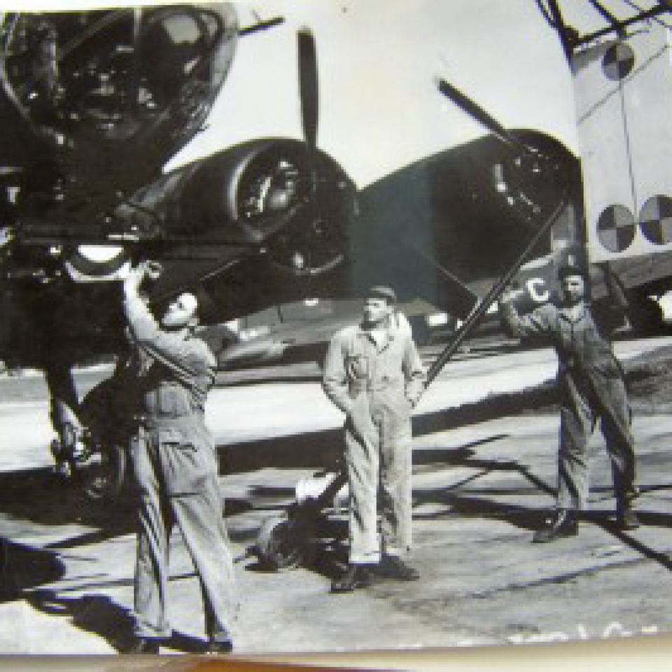 Wwii  8th a.f.  524bomb.squad. photos of b17s  etc files820170912 27726 1xnnt17