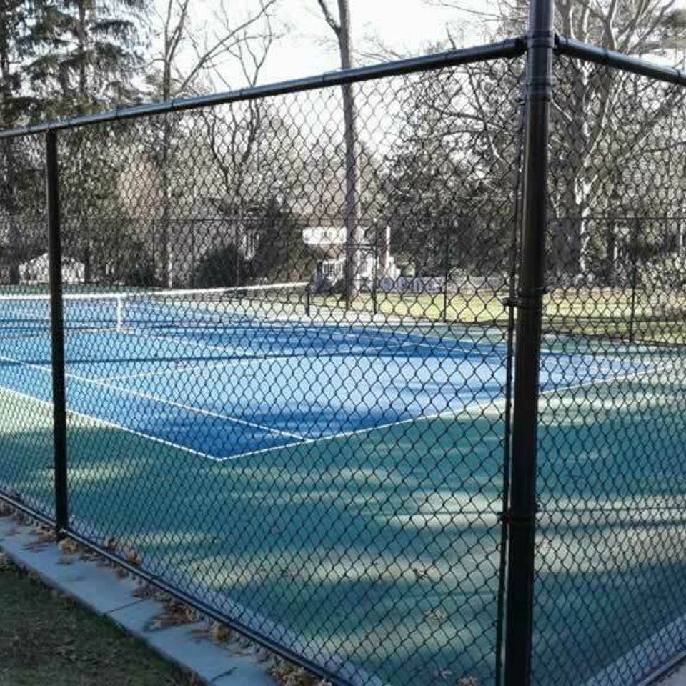 Chain link tennis
