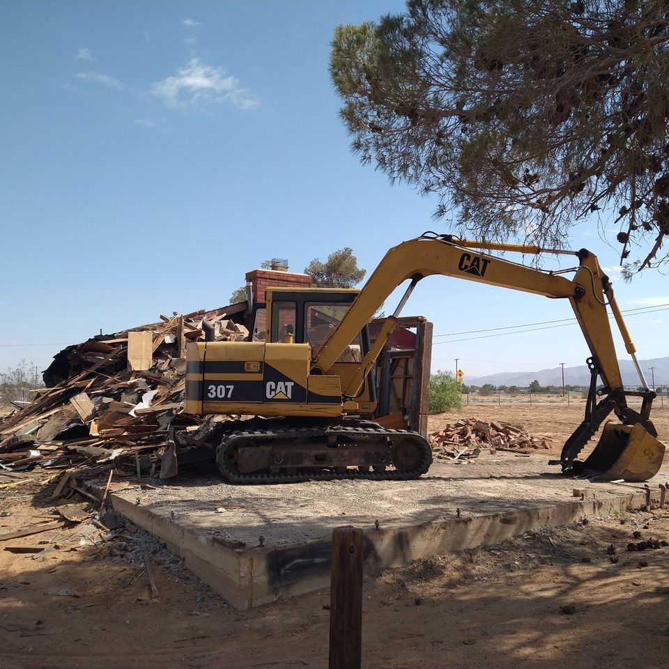 Image of a very large Cat Back Hoe
